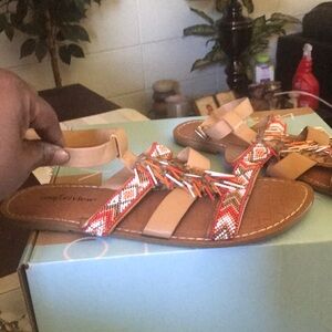 ComfortView sz 9 ..Aztec decorated…GUC..have been packed away..
